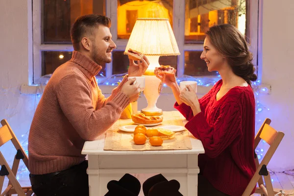 Portré, a vacsora Valentin-nap romantikus pár — Stock Fotó