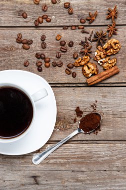 Ahşap masa kahve fincan