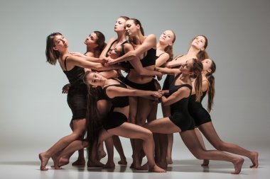 Modern bale dansçıları grup
