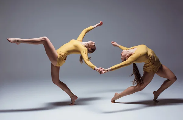 Os dois bailarinos modernos — Fotografia de Stock