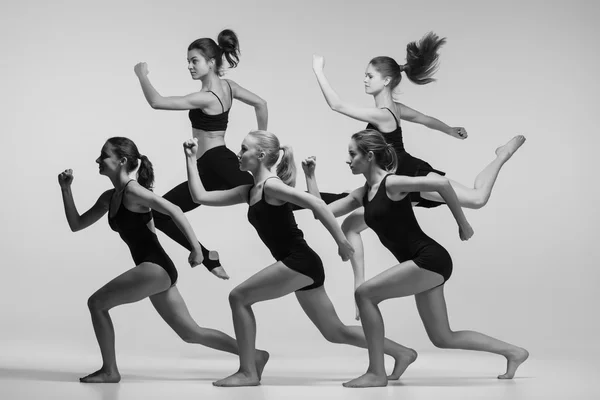 Modern bale dansçıları grup — Stok fotoğraf