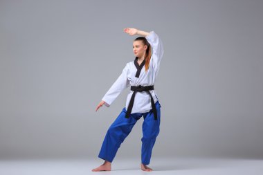 Siyah kuşak karate kızla