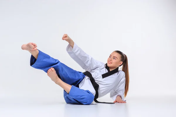 Karate girl s černým pásem — Stock fotografie