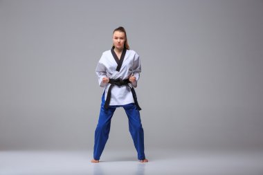 Siyah kuşak karate kızla