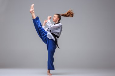 Siyah kuşak karate kızla