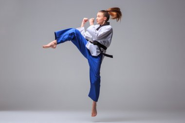 Siyah kuşak karate kızla