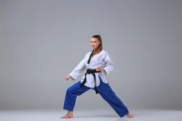 A fekete övet karate lány — Stock Fotó