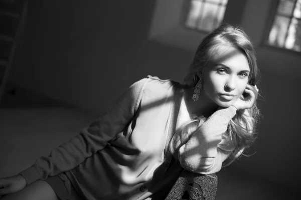 Model posing in studio — Stock Photo, Image