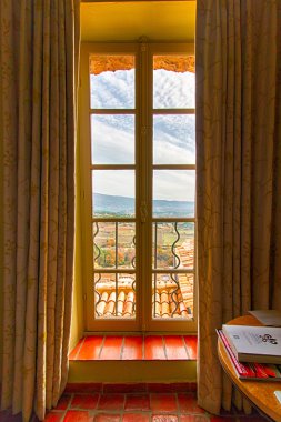 HDR Crillon-Le-cesur Provence Fransa üzerinden gelen penceresi görünümü