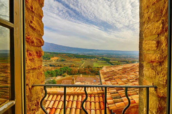 HDR Crillon-Le-cesur Provence Fransa üzerinden gelen penceresi görünümü