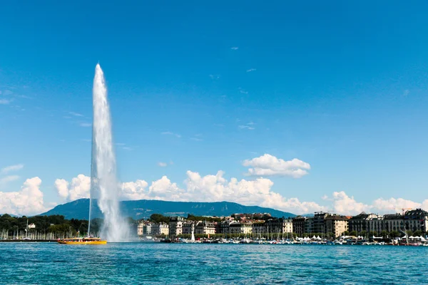 Mezník Jet d'Eau, Ženeva, Švýcarsko — Stock fotografie