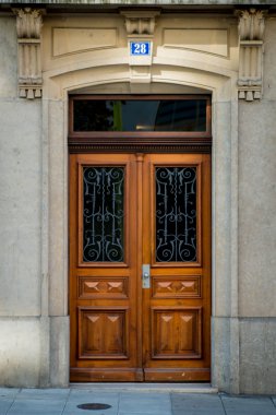 eski stil ahşap kapı