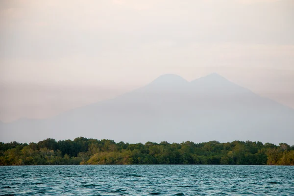San Vicente, Chichontepec, Las Chiches yanardağ sisli görünümü