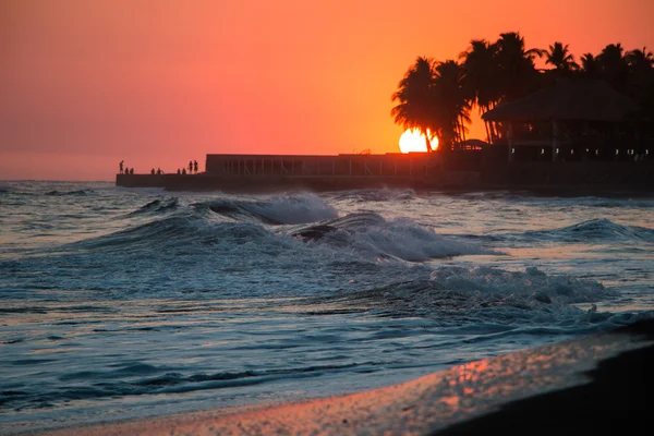 Playa el Tunco, El Salvador 'da Mart Günbatımı