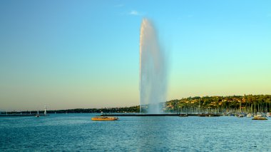 Jet D'eau ve Rive gauche limanda Cenevre, Switzer görünümü