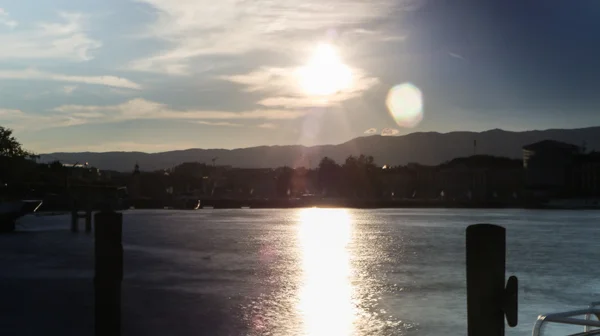 Günbatımı ile Lens flare Geneva, İsviçre