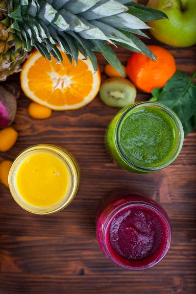 Blended green,yellow and purple smoothie with ingredients select — Stock Photo, Image