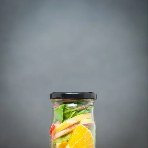 Kavanoza kesilerek taze meyve