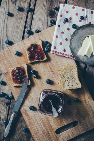 Toast bread with wild strawberry jam. Retro,vintage filter — Stock Photo, Image