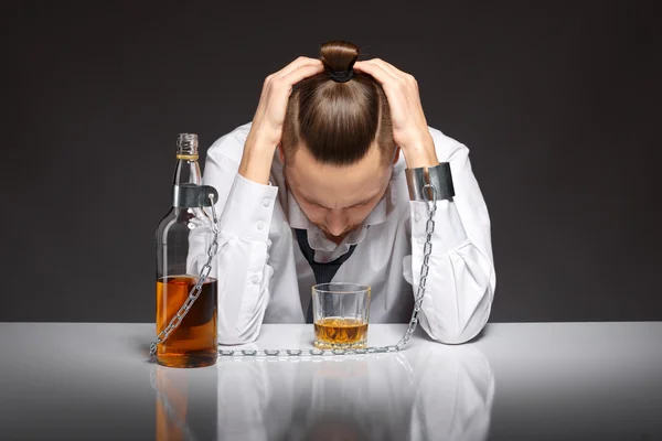 Alcohol dependence in men — Stock Photo, Image