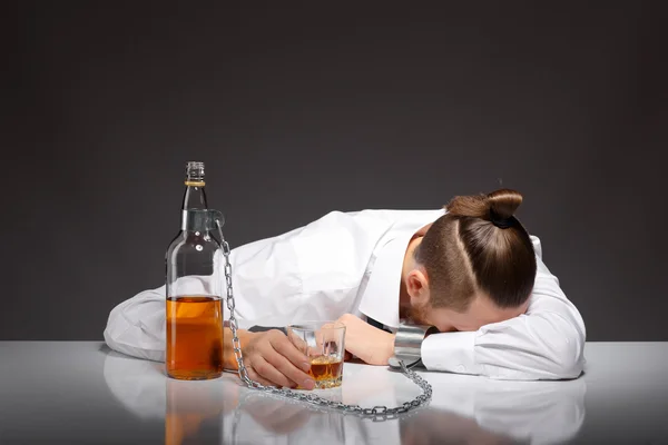 Alcohol dependence in men — Stock Photo, Image