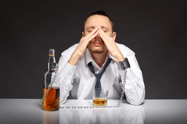 Alcohol dependence in men — Stock Photo, Image