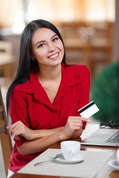 Wanita bisnis belanja online — Stok Foto