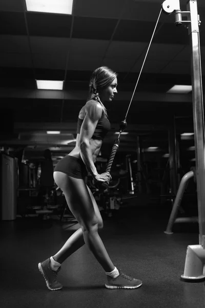 Fitness woman in the gym. — Stock Photo, Image