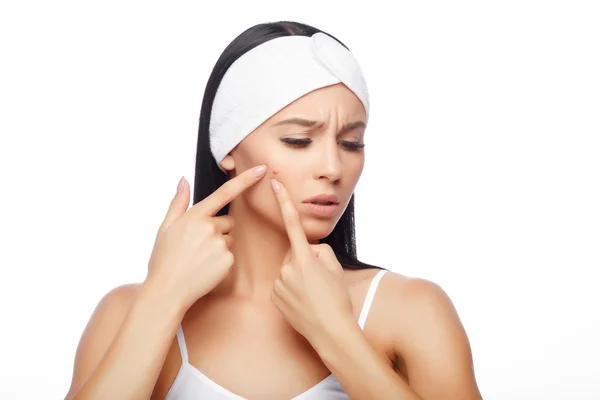 Young woman squeezing her pimple — Stock Photo, Image