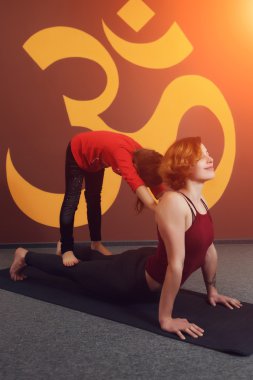 Anne ve çocuk yoga pratik