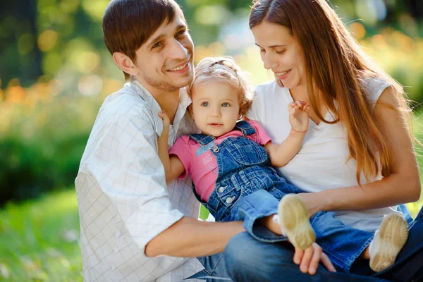 Glückliche Familie — Stockfoto