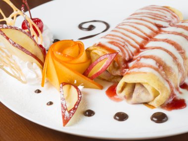 Vişne reçelli krep