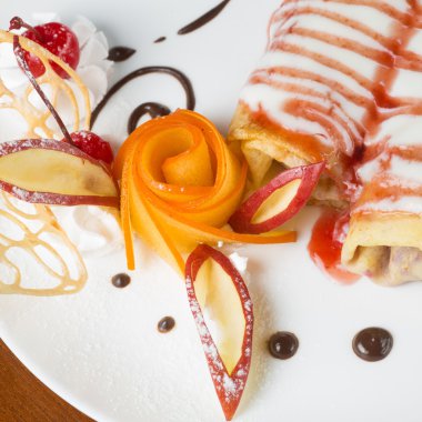 Vişne reçelli krep