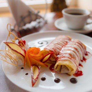 Vişne reçelli krep