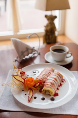 Vişne reçelli krep