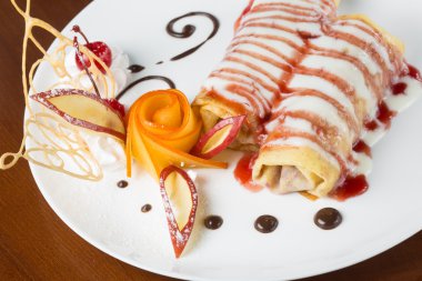 Vişne reçelli krep