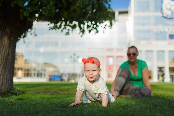 Happy baby end mom — Stok Foto