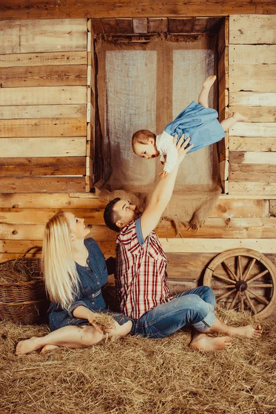 Gelukkig dorp familie — Stockfoto