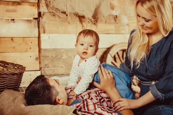 Gelukkig dorp familie — Stockfoto