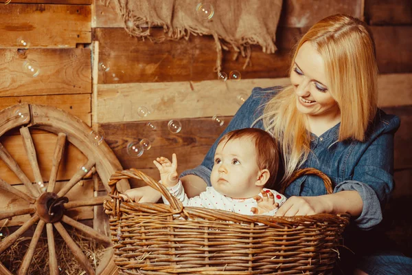 Gelukkig dorp familie — Stockfoto