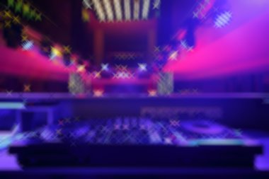 Hafif renkli projektör diskolar ile dj mikser