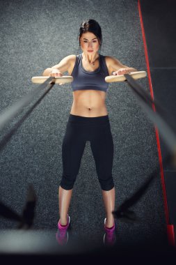 CrossFit egzersiz halkası üzerinde