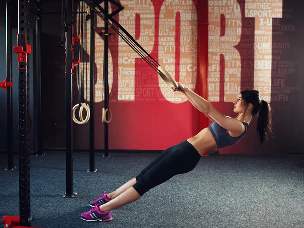 CrossFit cvičení na kroužku — Stock fotografie