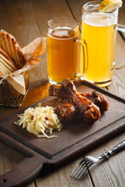 kızarmış tavuk budu