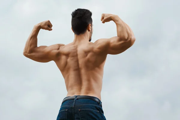 Muscular homem nu de volta — Fotografia de Stock