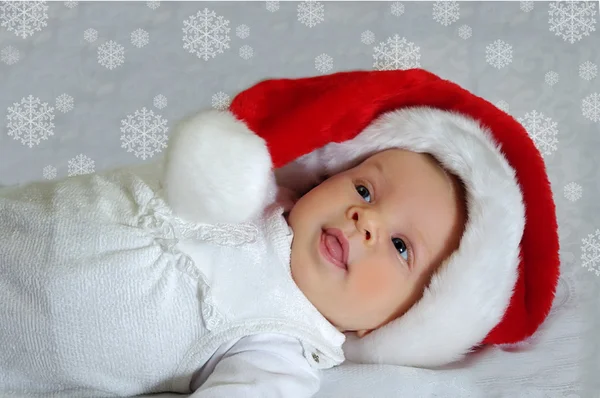 Slapende Kerstmis pasgeboren baby in Santa Claus rode hoed. Foto voor de kalender, kaart — Stockfoto