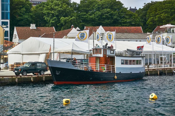 Navio de carga atracado no cais do porto de Stavanger — Fotografia de Stock