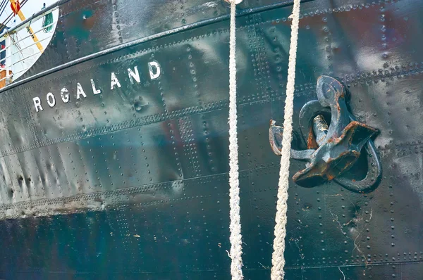 貨物船は、港スタヴァンゲルの岸壁に係留 — ストック写真