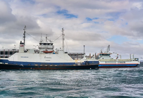 Båt förtöjd i Stavangers hamn — Stockfoto