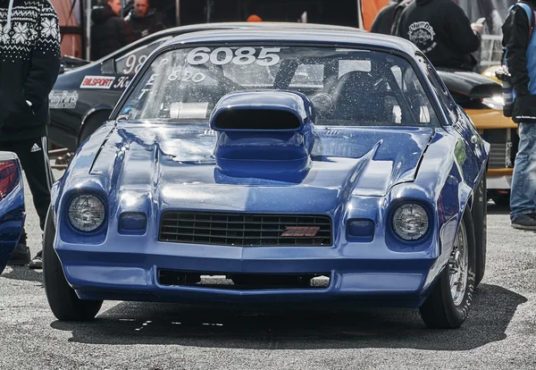 Racing blauwe auto vooraanzicht — Stockfoto